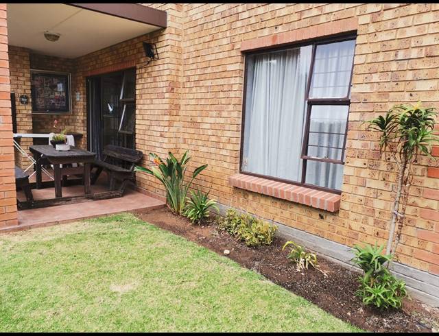 2 BEDROOM SECTIONAL TITLE FOR SALE IN SONNEVELD